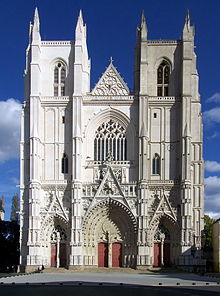 220px-Cathédrale_Saint-Pierre_de_Nantes_-_façade.jpg